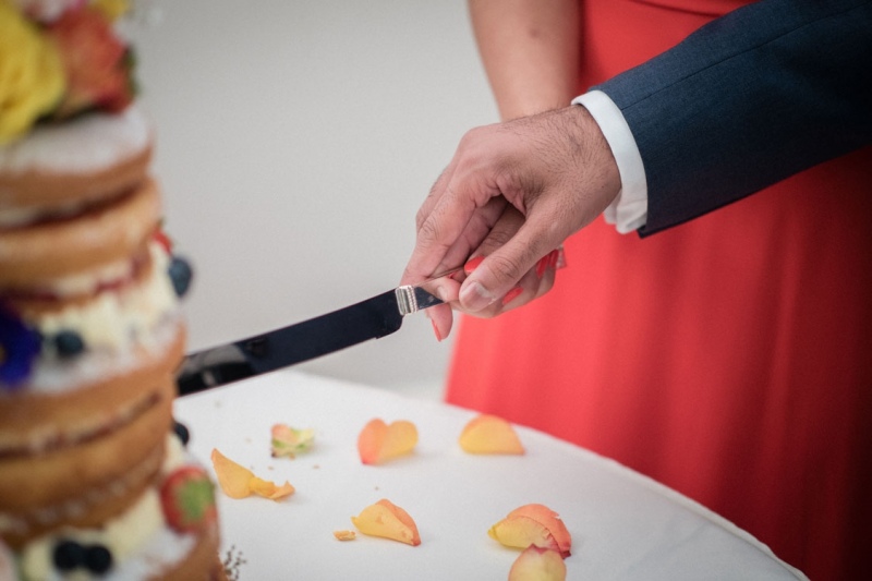 cutting-wedding-cake