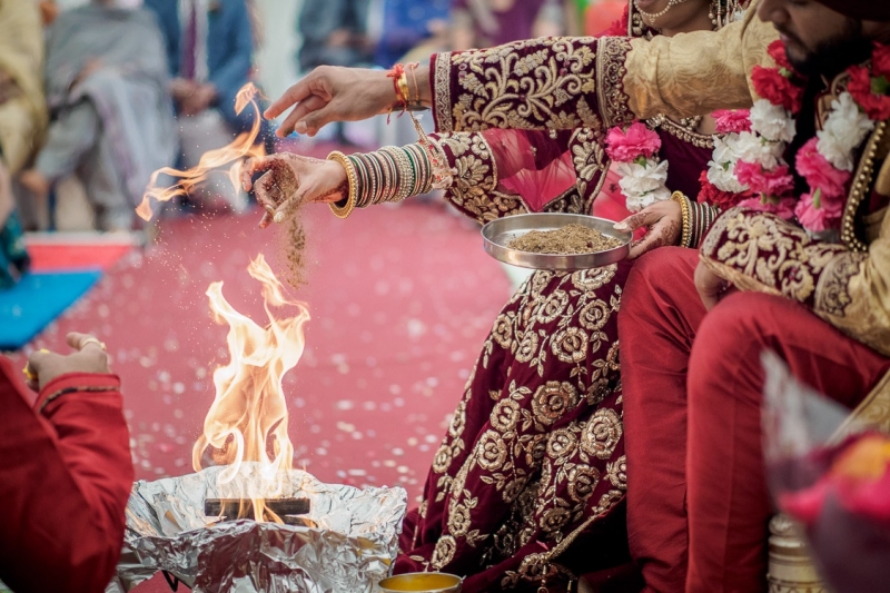 indian-wedding-photographer-reading