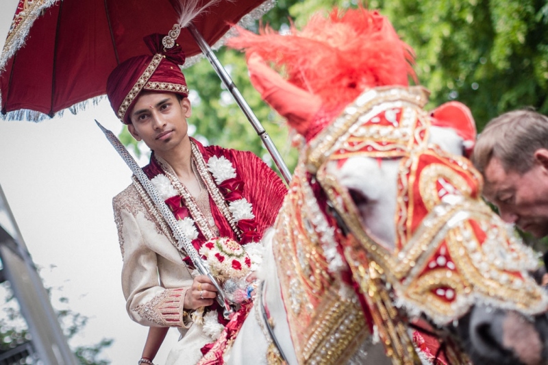 asian-groom-on-horse-with-umbrella
